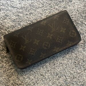 Louis Vuitton Black and Brown Monogram Clutch